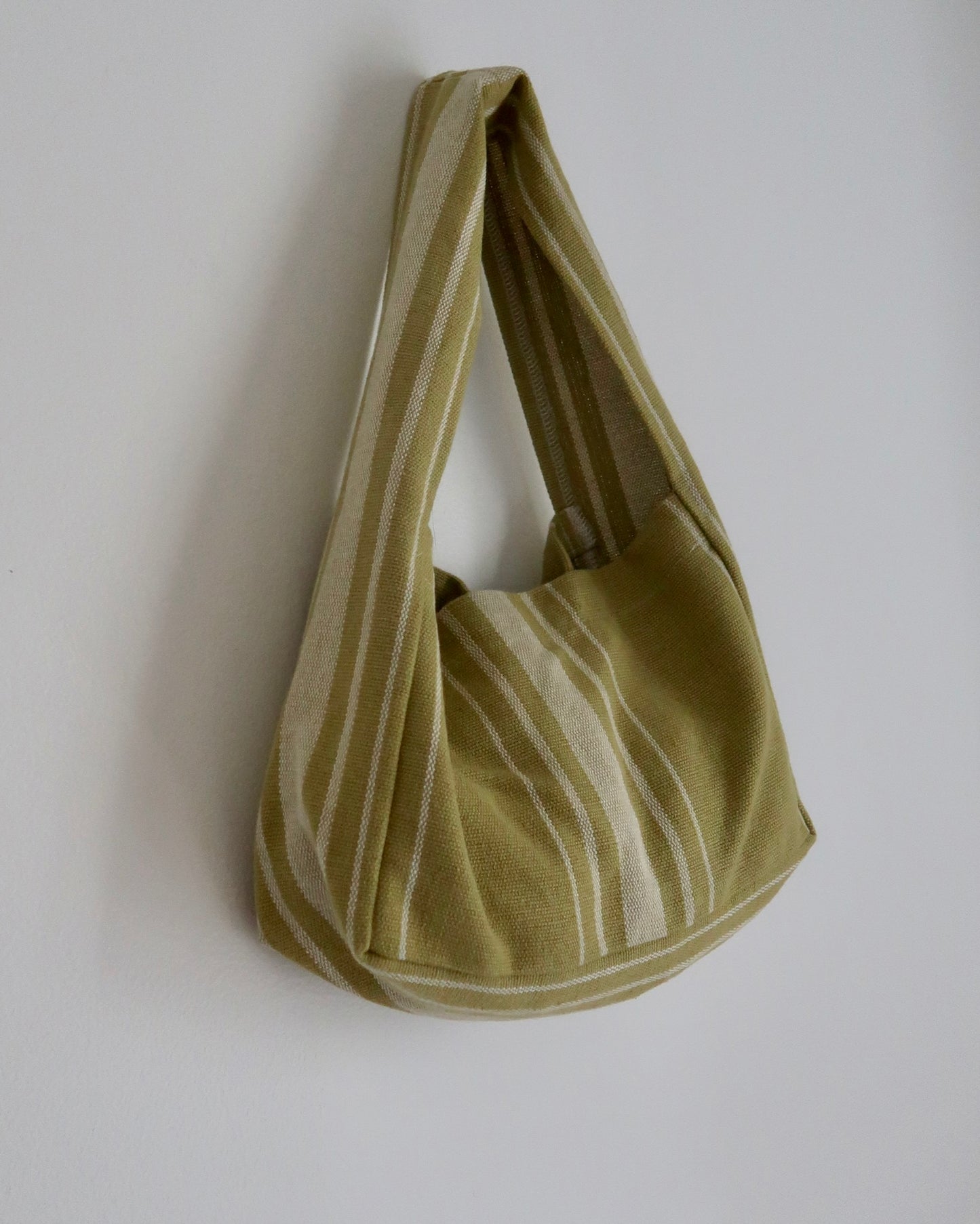 CHICA BOXY BEACH TOTE IN VERDE