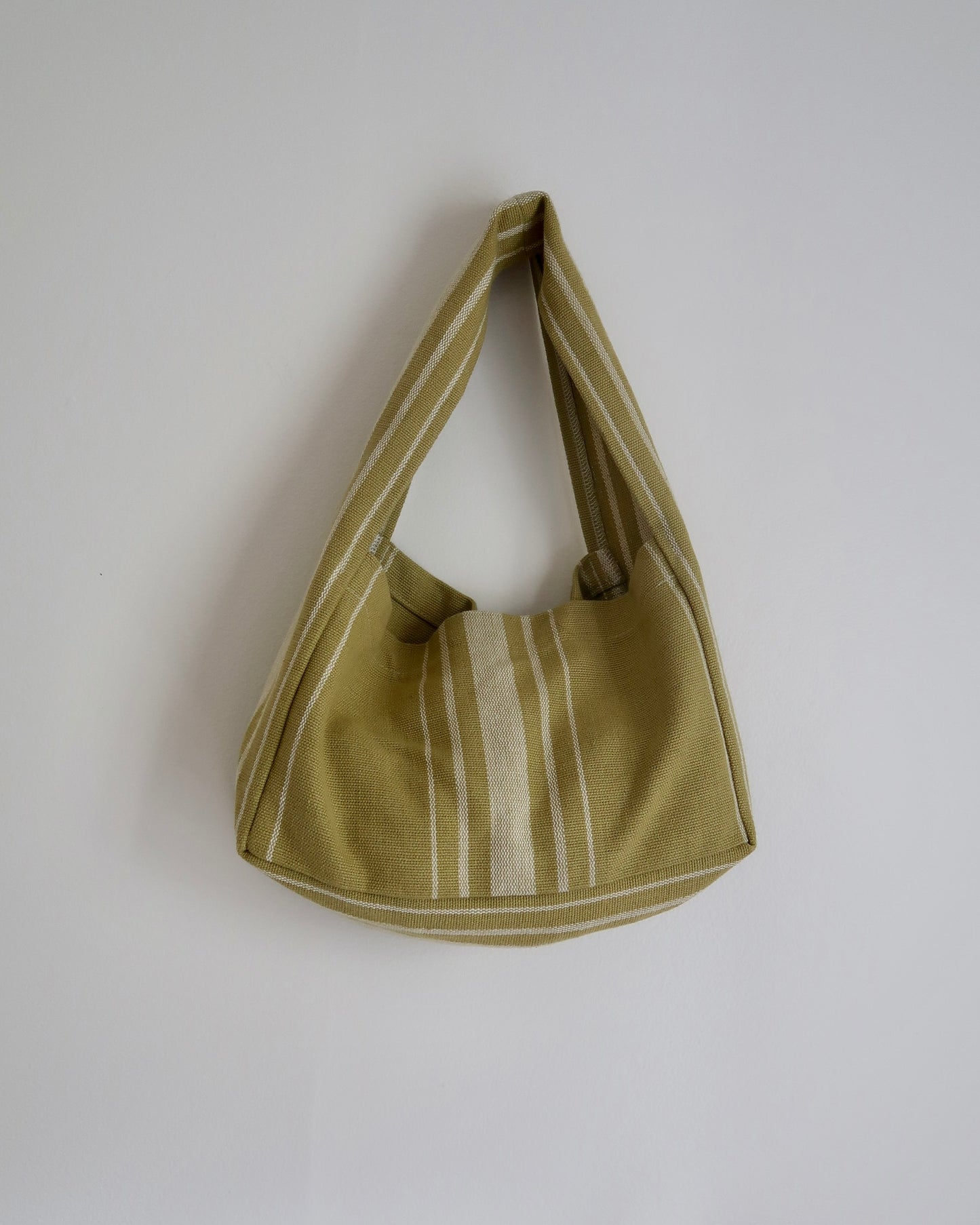 CHICA BOXY BEACH TOTE IN VERDE