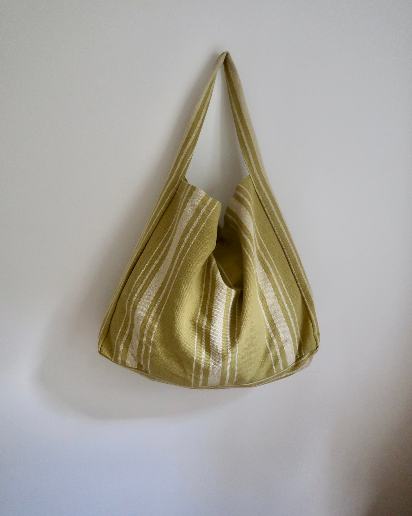 GRANDE BOXY BEACH TOTE IN VERDE