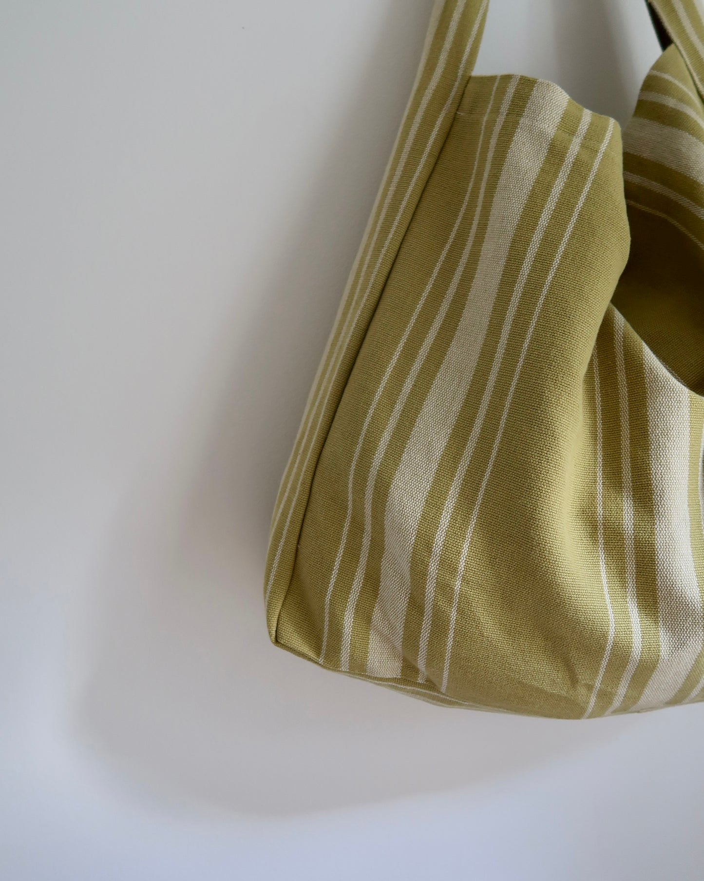 GRANDE BOXY BEACH TOTE IN VERDE